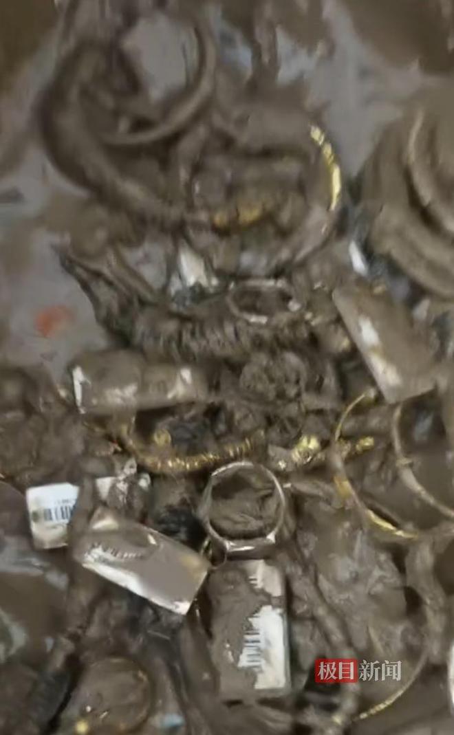 骗保”：因大意未提前转移财物警方：正在侦查结果将公布瓦力游戏试玩损失千万的金店店内监控首次曝光店主否认“(图4)