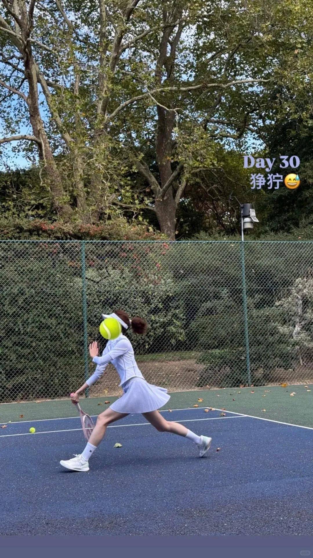 环也爱穿“中产三宝”！“该省省该花花”瓦力棋牌游戏章泽天看展戴80万香奈儿耳(图3)