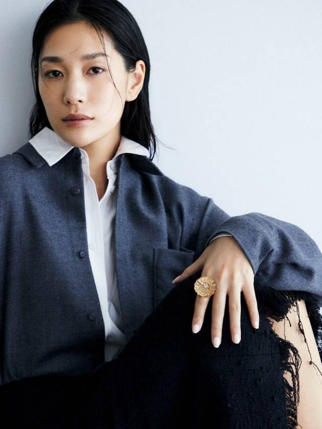 要学会用珠宝50+女性尤其不可忽略瓦力棋牌试玩灰色穿搭的高级感秘诀:(图4) 要学会用珠宝50+女性尤其不可忽略瓦力棋牌试玩灰色穿搭的高级感秘诀:(图4)