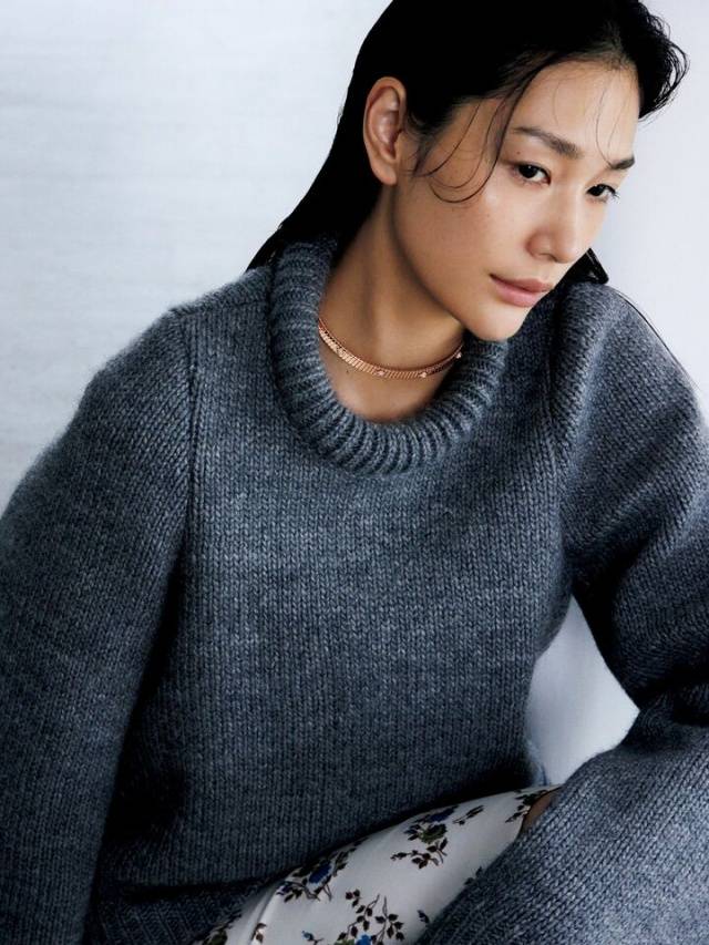 要学会用珠宝50+女性尤其不可忽略瓦力棋牌试玩灰色穿搭的高级感秘诀:(图5) 要学会用珠宝50+女性尤其不可忽略瓦力棋牌试玩灰色穿搭的高级感秘诀:(图5)