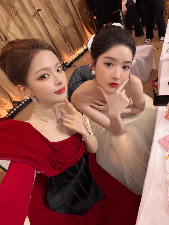 貌”！穿白色抹胸裙佩戴珍珠耳环好美瓦力游戏王玉雯被赞拥有“珍珠般的美(图5)