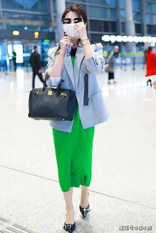 春穿亮片裙明艳四方脸蛋紧致不出皱纹瓦力游戏试玩46岁刘涛科技美后大回(图5)