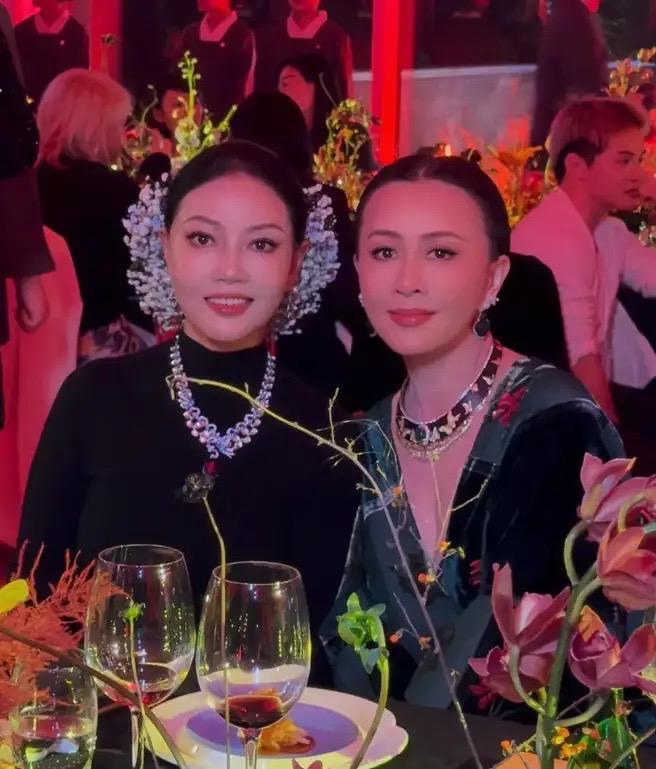 “玩性感”徐璐“穿蚊帐”颖儿脸肿嘴歪瓦力游戏app江苏珠宝晚宴：刘嘉玲(图4)