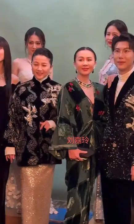 “玩性感”徐璐“穿蚊帐”颖儿脸肿嘴歪瓦力游戏app江苏珠宝晚宴：刘嘉玲(图11)