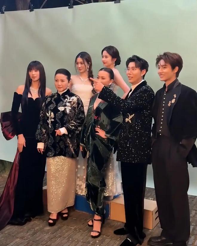 “玩性感”徐璐“穿蚊帐”颖儿脸肿嘴歪瓦力游戏app江苏珠宝晚宴：刘嘉玲(图13)