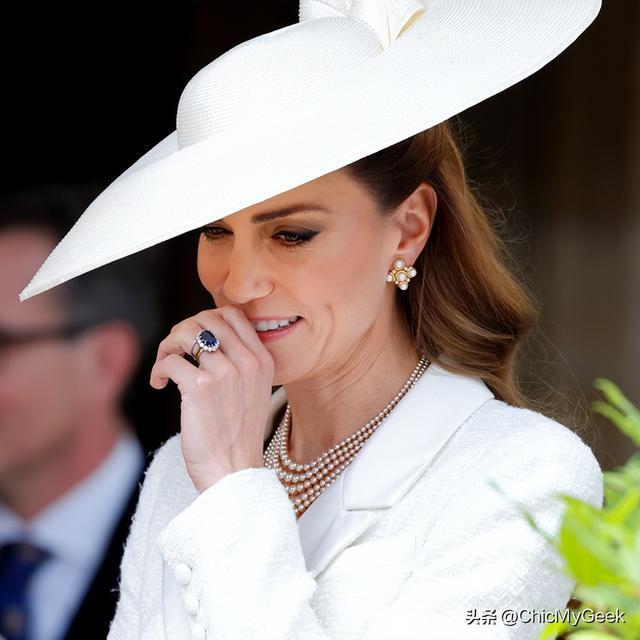 盘点一顶王冠135亿美元!瓦利棋牌凯特王妃最贵珠宝(图4) 盘点一顶王冠135亿美元!瓦利棋牌凯特王妃最贵珠宝(图4)