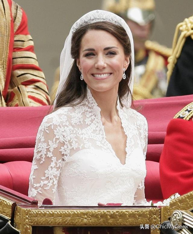 盘点一顶王冠135亿美元!瓦利棋牌凯特王妃最贵珠宝(图2) 盘点一顶王冠135亿美元!瓦利棋牌凯特王妃最贵珠宝(图2)